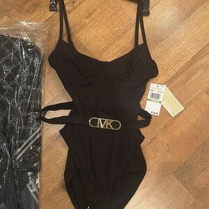 Michael Kors Solids logo belt Underwire One-Piece NWT 8